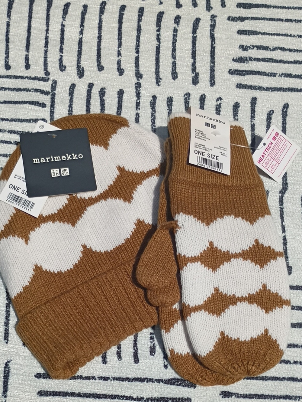 Marimekko X Uniqlo Hat & Mitten Set